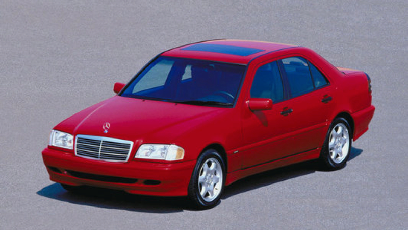 Illustration for article titled Just How Massive Are New Cars Compared To 20-Year-Old Ones?